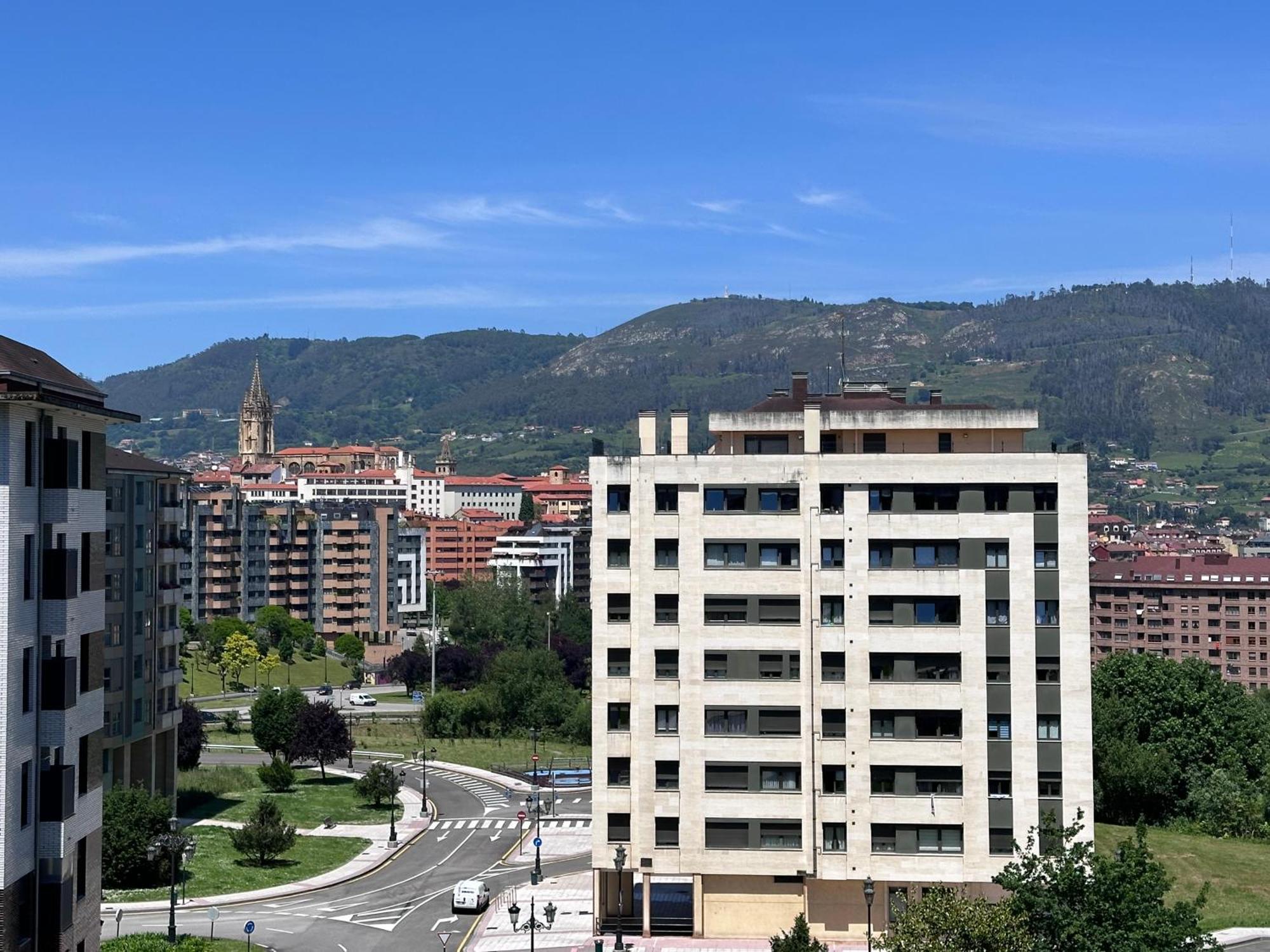 Acogedor Apartamento Con Vistas A La Catedral Y Parking Овьедо Экстерьер фото